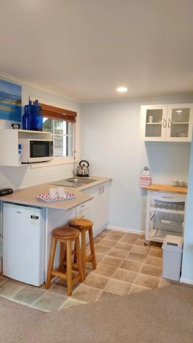 Apartamento Pohutukawa Cottage Russell