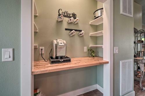 Modern Retreat With Deck Walk To White River!