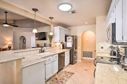 Peaceful Glendale Home With Yard, Patio And Pool!