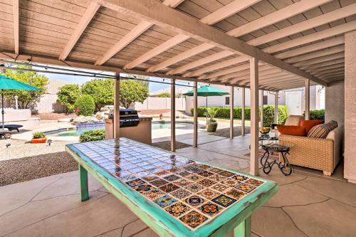 Peaceful Glendale Home With Yard, Patio And Pool!
