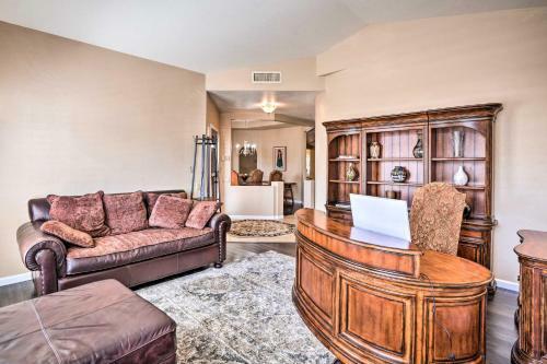 Peaceful Glendale Home With Yard, Patio And Pool!