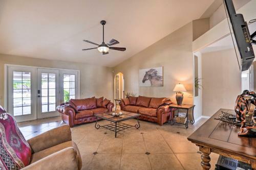 Peaceful Glendale Home With Yard, Patio And Pool!