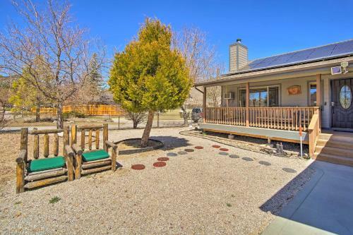 Inviting Big Bear Retreat With Hot Tub And Fire Pit!