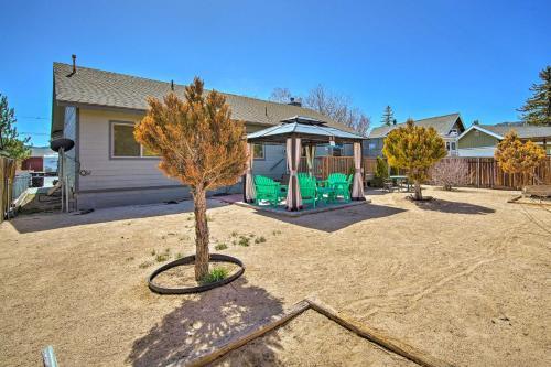 Inviting Big Bear Retreat With Hot Tub And Fire Pit!