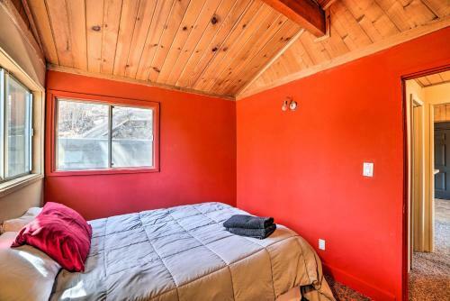 Welcoming Big Bear Home With Deck And Tree Views
