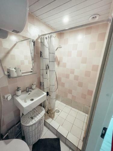 Cozy Apartment With Good Location.