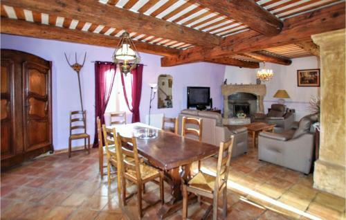 Nice Home In Apt With 4 Bedrooms