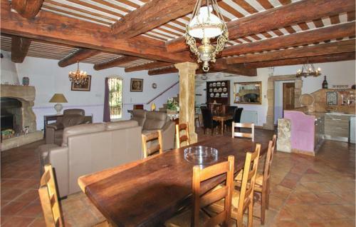 Nice Home In Apt With 4 Bedrooms