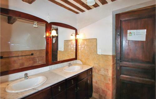 Nice Home In Apt With 4 Bedrooms