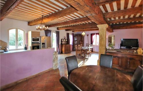 Nice Home In Apt With 4 Bedrooms