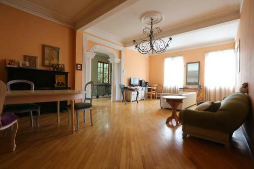 Hostal Guest House One Two Three