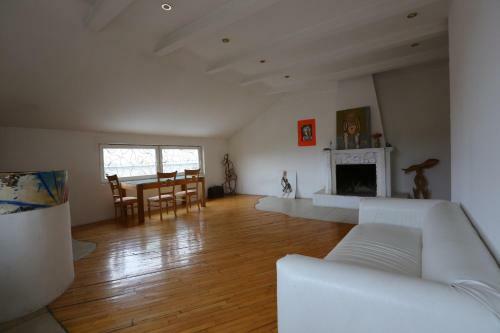 Hostal Guest House One Two Three