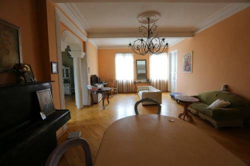 Hostal Guest House One Two Three