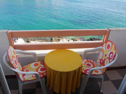 Beachfront Apartment Jelsa