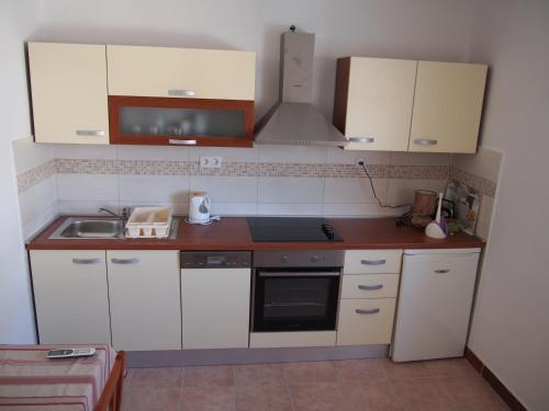 Beachfront Apartment Jelsa