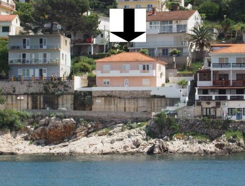 Beachfront Apartment Jelsa