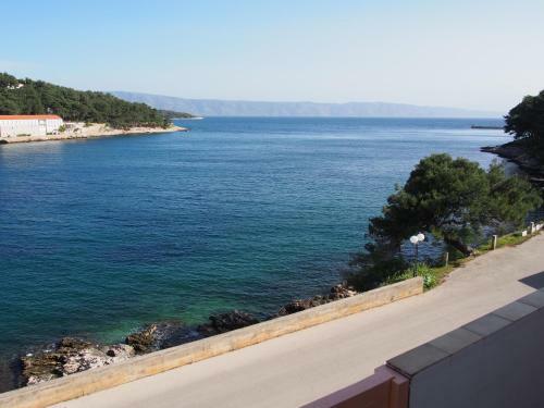 Beachfront Apartment Jelsa