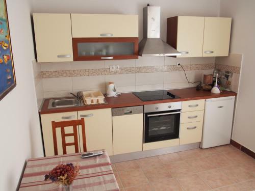 Beachfront Apartment Jelsa