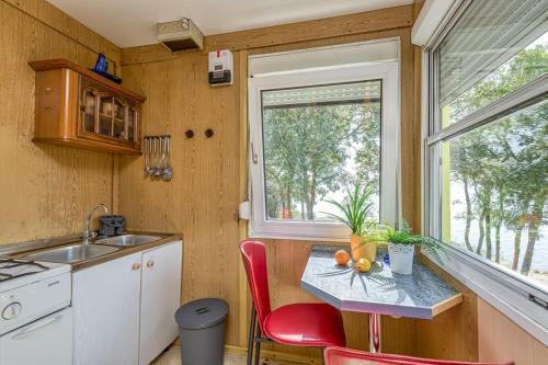 Apartamento Cottage On The Kavran Beach
