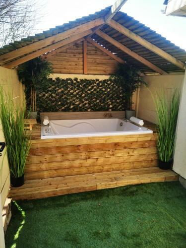 Hostal Magical Stay, Hottub And Glamping Experience