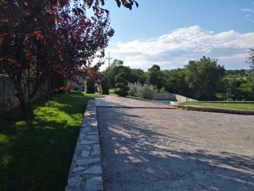 Event Garden With Pool And Wine Cellar