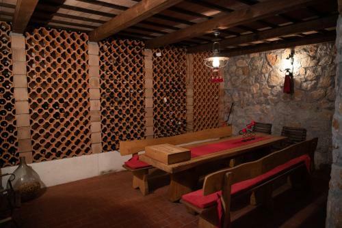 Event Garden With Pool And Wine Cellar