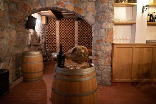 Event Garden With Pool And Wine Cellar