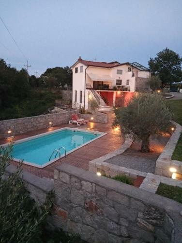 Event Garden With Pool And Wine Cellar