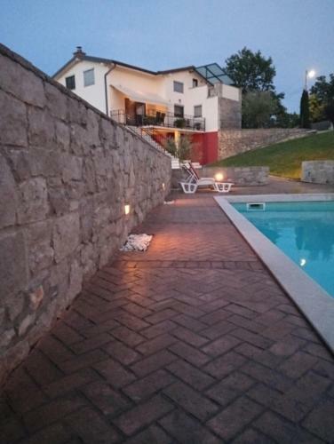 Event Garden With Pool And Wine Cellar