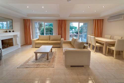 Emerald Villa In �l�deniz