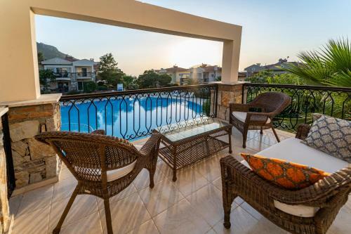Emerald Villa In �l�deniz
