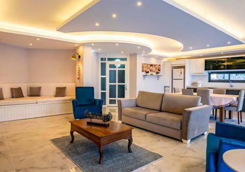 Villa Batum, Kalkan Center
