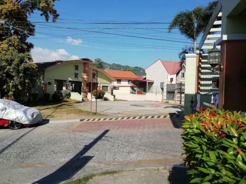 Apartamento Bimbo's Cozy Transients Home - 10 Km To Subic Bay