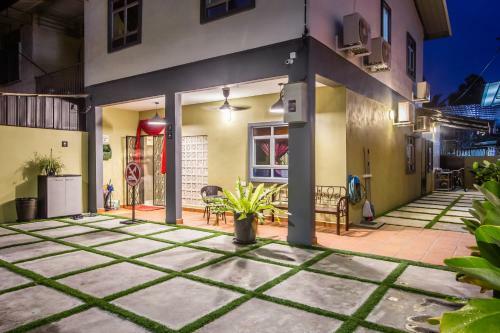 Explore 3br Gardenhouse Retreats (free Parking)