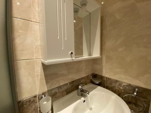 Private One Bedroom Apartment In Admiral Plaza A 10