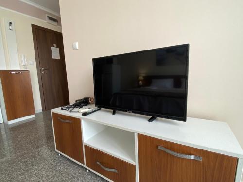 Private One Bedroom Apartment In Admiral Plaza A 10