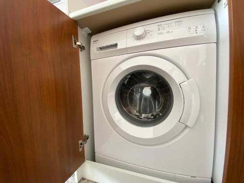 Private One Bedroom Apartment In Admiral Plaza A 10