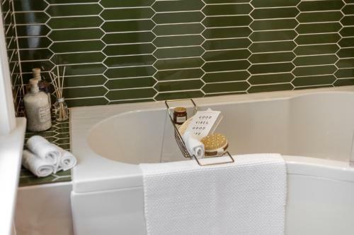 Apartamento Stunning Getaway, Close To Beach With Free Parking!