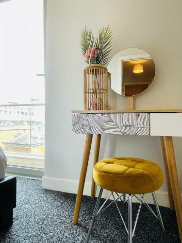 Birmingham Boho Apartment With Balcony