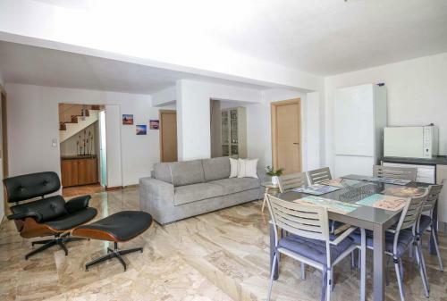 Villa Holiday Home, Fanes