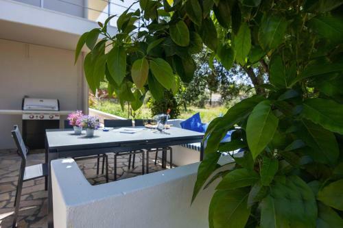 Villa Holiday Home, Fanes
