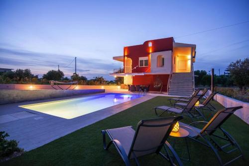 Villa Holiday Home, Fanes
