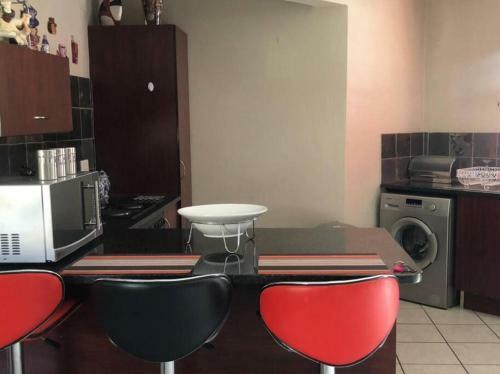 2 Bedroom Apartment, 5min Walking Distance To Mall