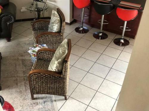 2 Bedroom Apartment, 5min Walking Distance To Mall