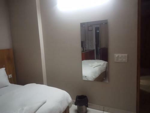Spot On 86029 Yash Hotel