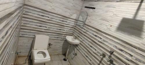 Spot On 86029 Yash Hotel