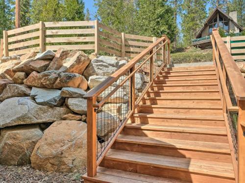 Luxury Retreat Custom Mi-wuk Village Cabin!