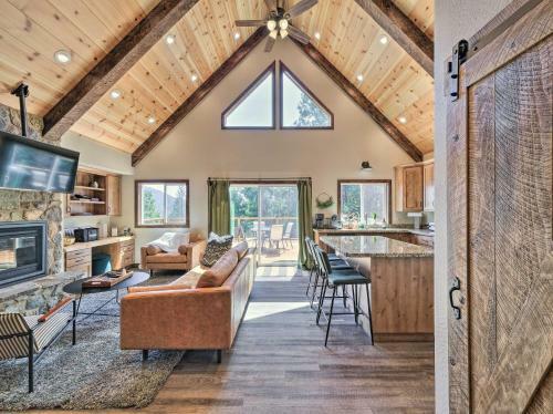 Luxury Retreat Custom Mi-wuk Village Cabin!