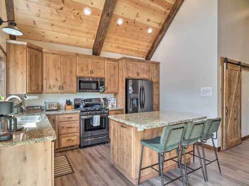 Luxury Retreat Custom Mi-wuk Village Cabin!