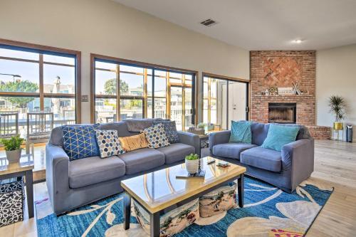 Waterfront Oxnard Escape With Kayaks And Dock!